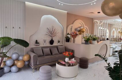 OtVdKDIW Lux Beauty NailsSpa