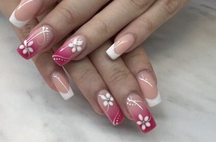 nmeeIi1L • • KANI Nailstudio • •